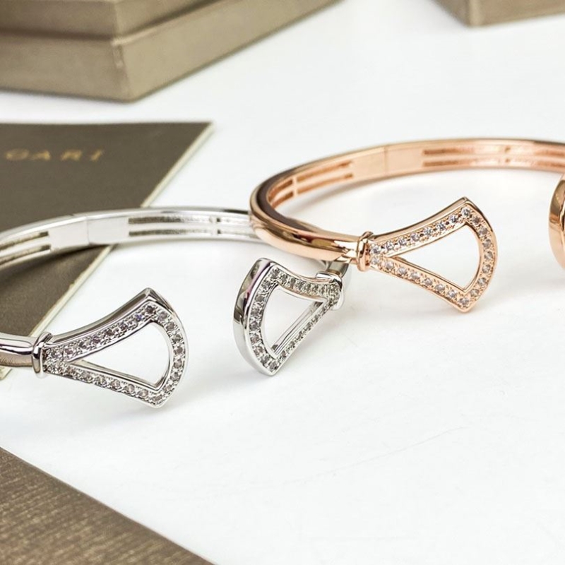 Bo*te*ga venenta bracelets